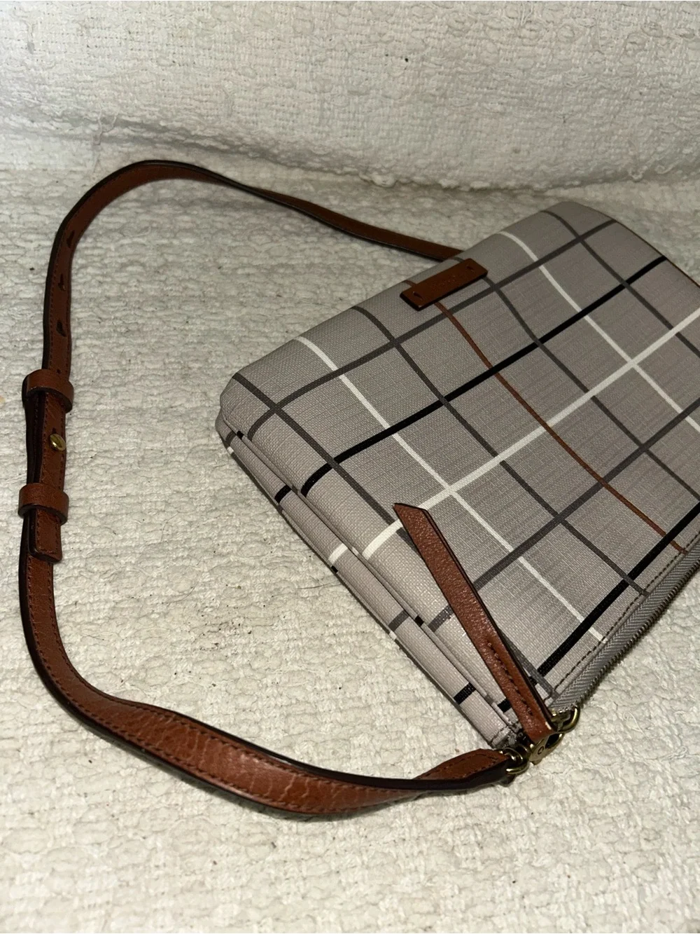 Fossil Crossbody shoulder bag purse brown with checker design plaid strap wallet